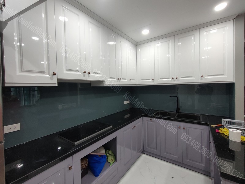 Mẫu Kính Màu Cường Lực Ốp Bếp Ghi