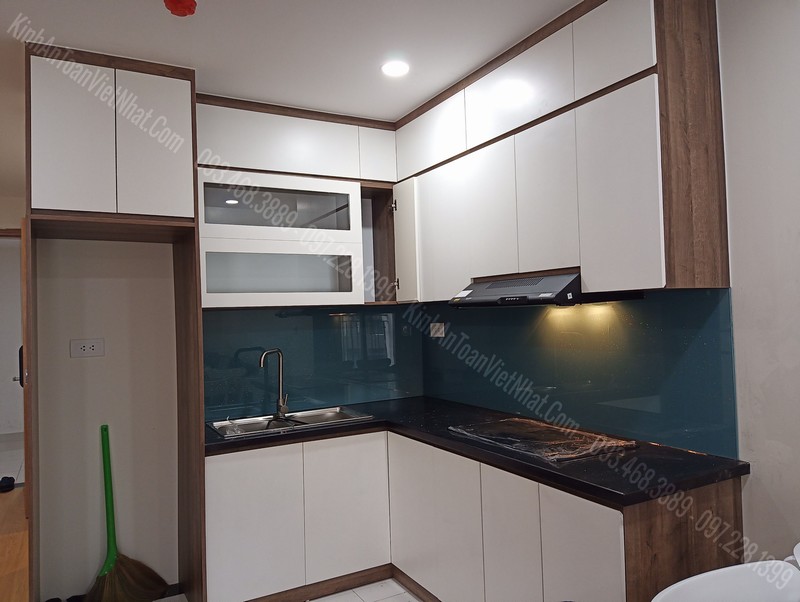 Kính Màu Ốp Bếp Giá Rẻ Màu Ghi Kim Sa