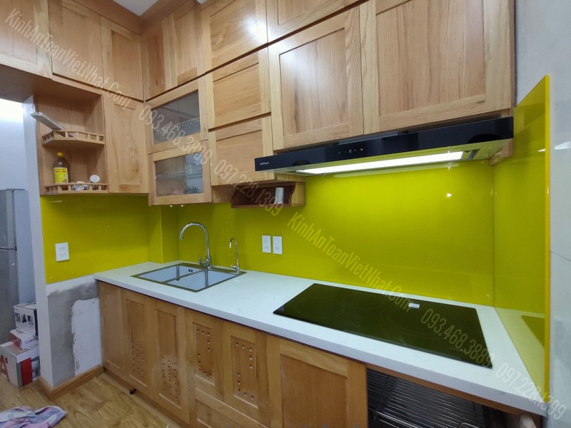 Kính Màu Ốp Bếp Việt Nhật Màu Vàng Chanh