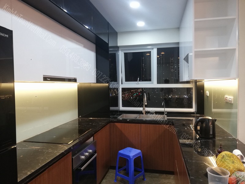 Mẫu Kính Ốp Bếp Hải Long Màu Trắng Sữa