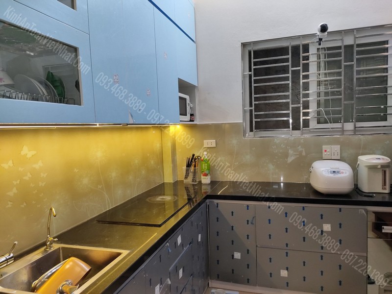 Ốp Tường Bếp Bằng Kính 3D