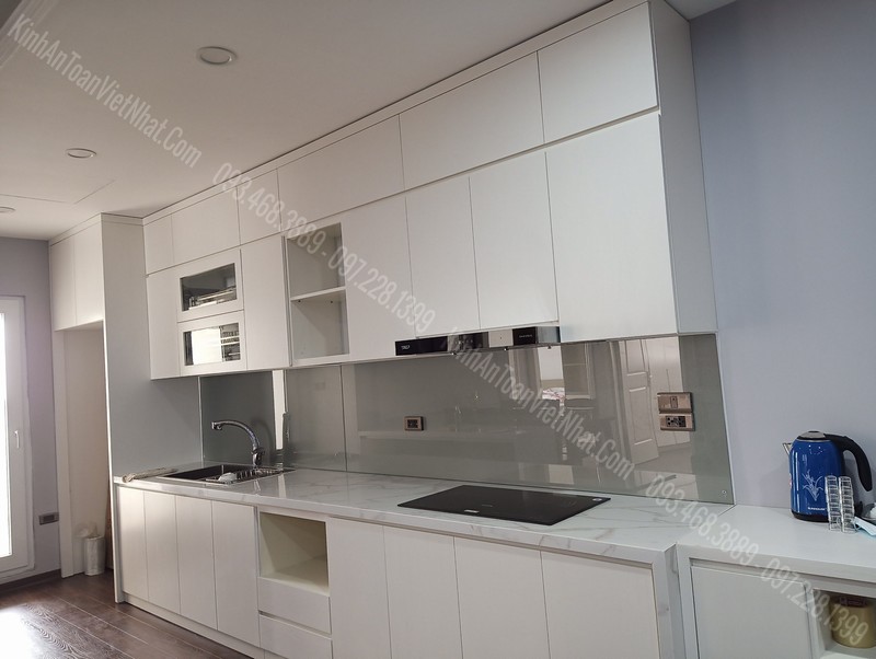 Báo Giá Kính Màu Ốp Bếp Nhũ Bạc