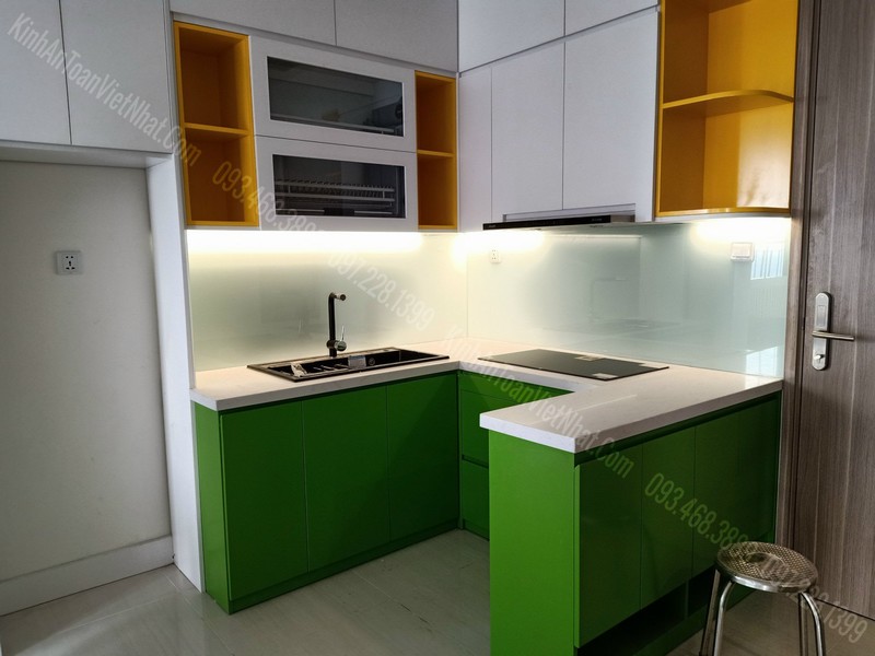 Kính Ốp Bếp Màu Trắng Sữa - Trắng Xanh