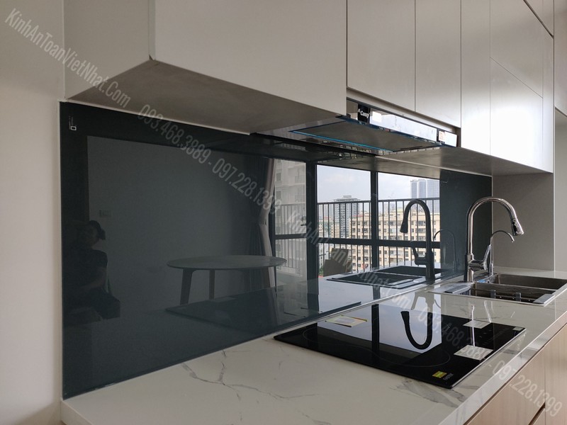 Mẫu Kính Ốp Nhà Bếp Màu Ghi