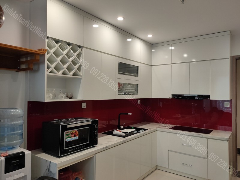 Giá Kính Màu Ốp Bếp Đỏ Rubi