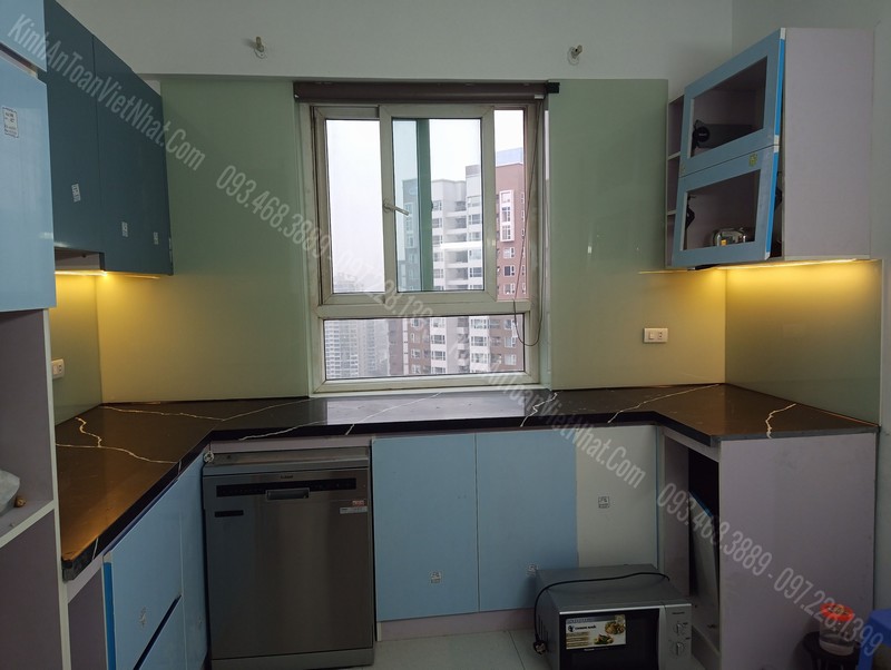 Mẫu Kính Bếp Đẹp Màu Kem