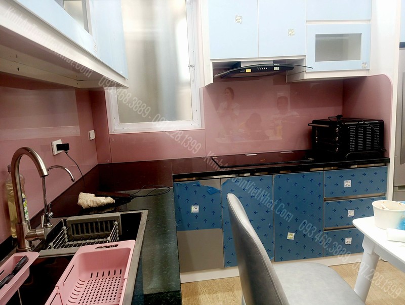 Màu Kính Ốp Bếp Đẹp - Màu Hồng