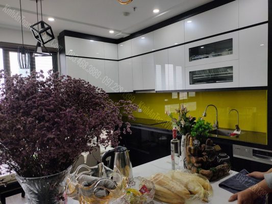 Những Màu Kính Ốp Bếp Đẹp - Kính Bếp Màu Vàng Chanh