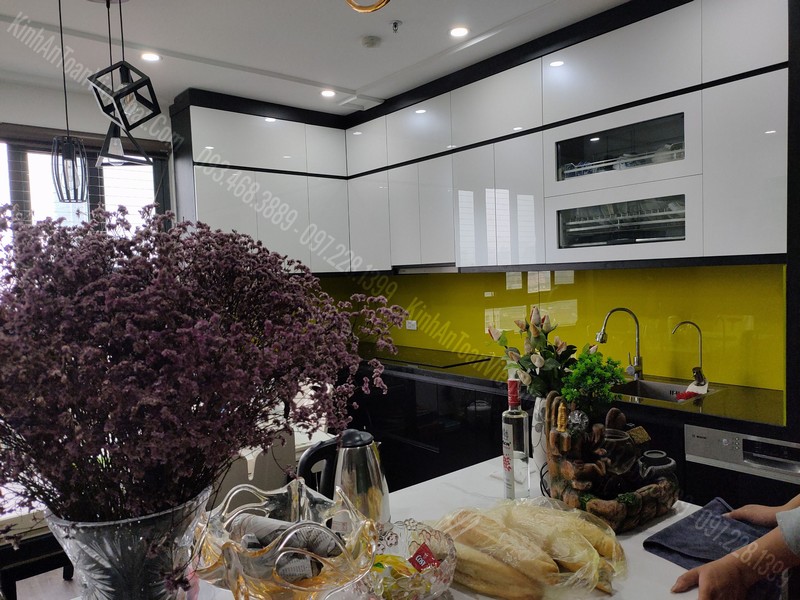 Những Màu Kính Ốp Bếp Đẹp - Kính Bếp Màu Vàng Chanh