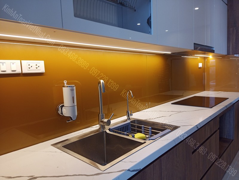 Báo Giá Kính Ốp Bếp Màu Nhũ Cam Vàng