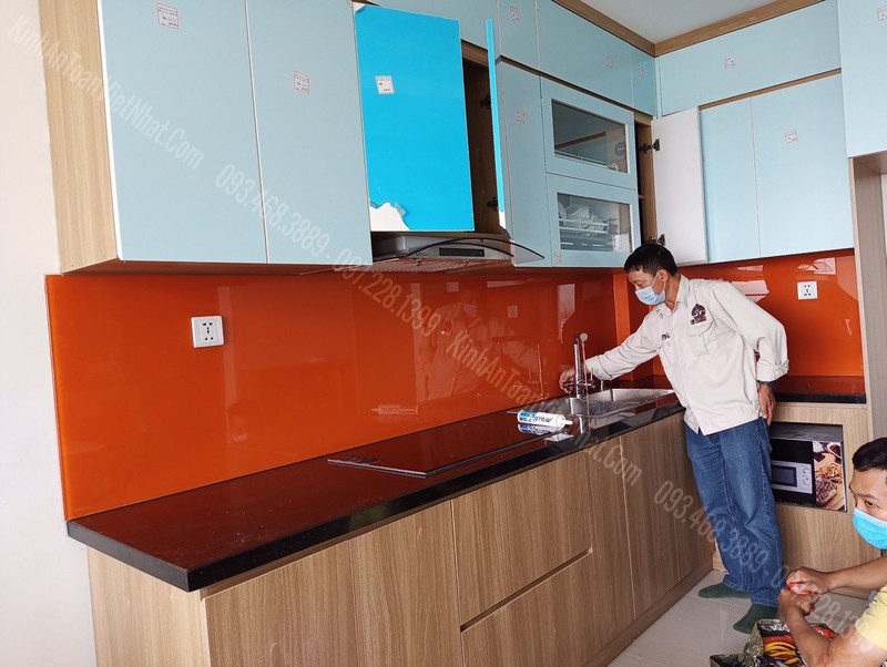 Báo Giá Kính Ốp Bếp Tại Hà Nội Màu Cam Đỏ