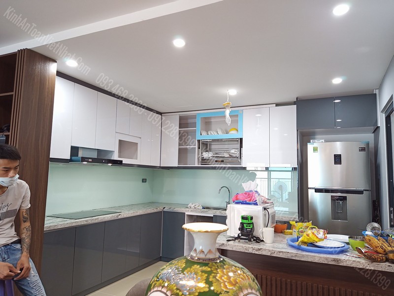 Các Loại Kính Màu Trắng Sữa Đẹp