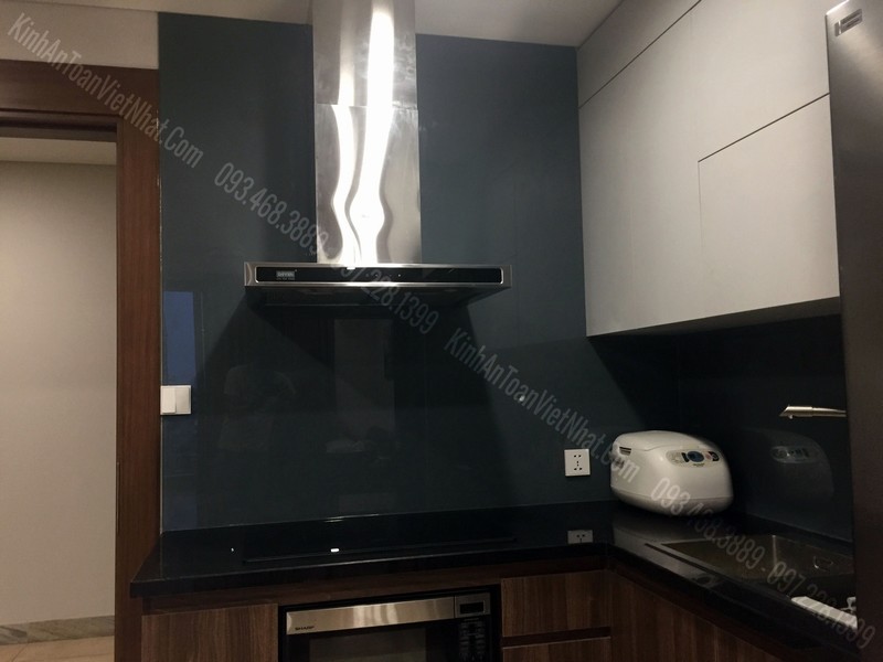 Kính Ốp Bếp Màu Ghi - Cách Ốp Kính Vào Tường