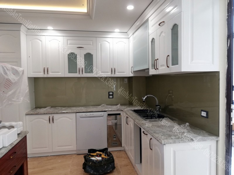 Chuyên Kính Ốp Bếp Màu Ánh Vàng Sáng (TGC)