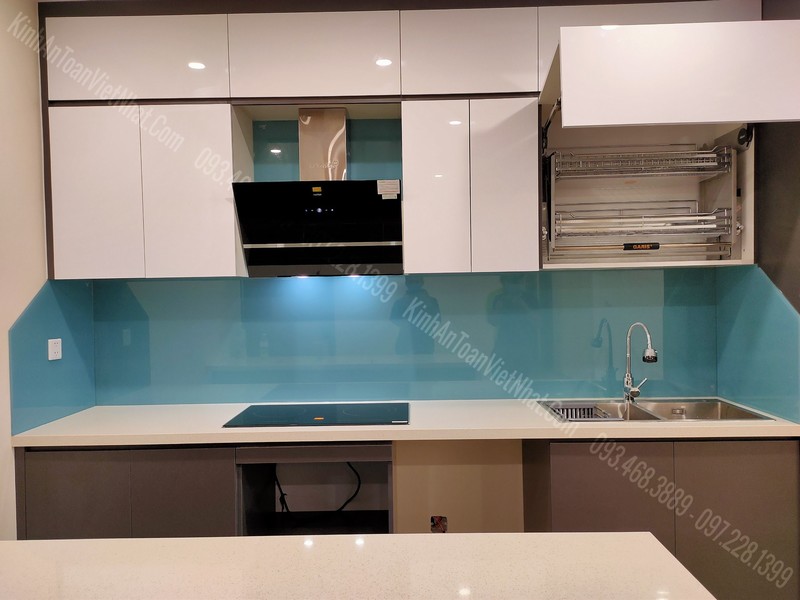 SP Kính Ốp Bếp Màu Xanh Lơ