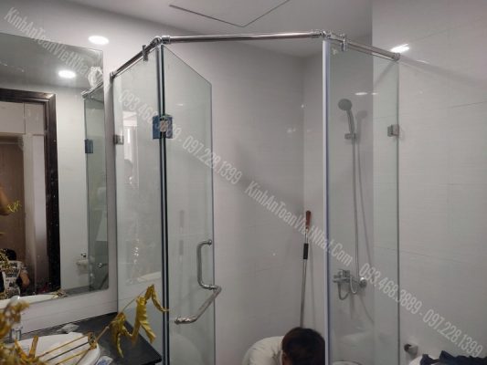 SP Cabin phòng tắm kính 135 độ