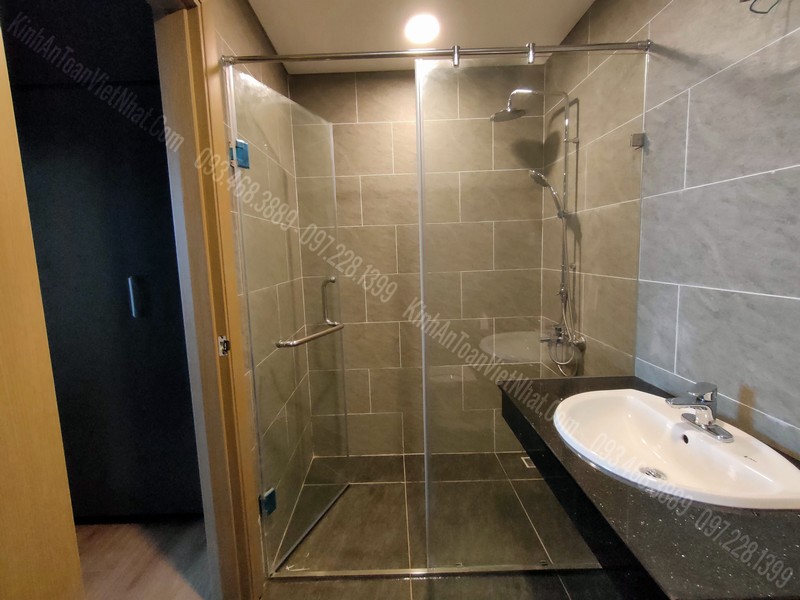 SP Cabin phòng tắm kính 90 độ