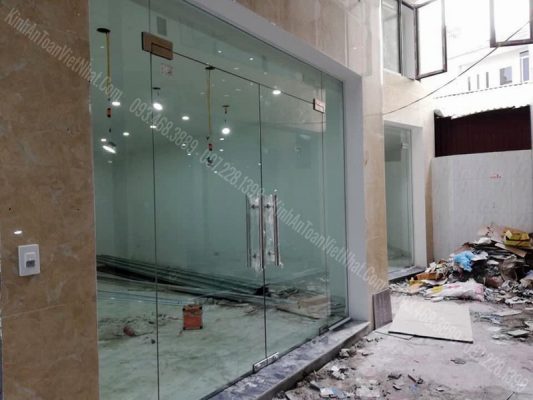 SP Cửa kính cường lực bản lề sàn