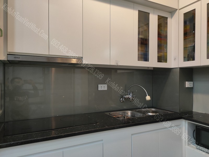 CTTB Kính Bếp Màu Nhũ Thiếc tại Dịch Vọng - Cầu Giấy