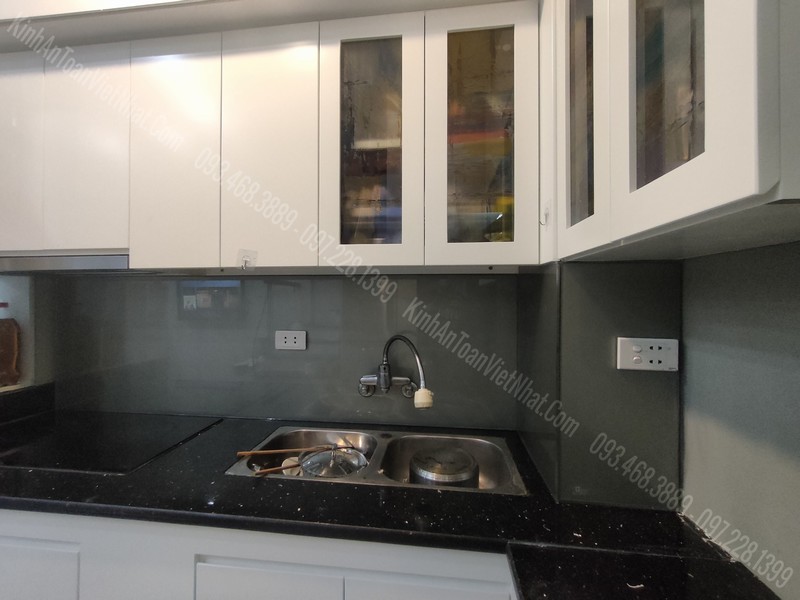 CTTB Kính Bếp Màu Nhũ Thiếc tại Dịch Vọng - Cầu Giấy