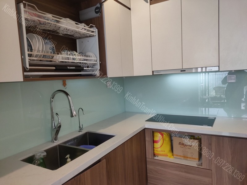 CTTB Kính Bếp Màu Trắng Xanh tại Khương Mai - Thanh Xuân