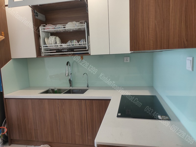 CTTB Kính Bếp Màu Trắng Xanh tại Khương Mai - Thanh Xuân