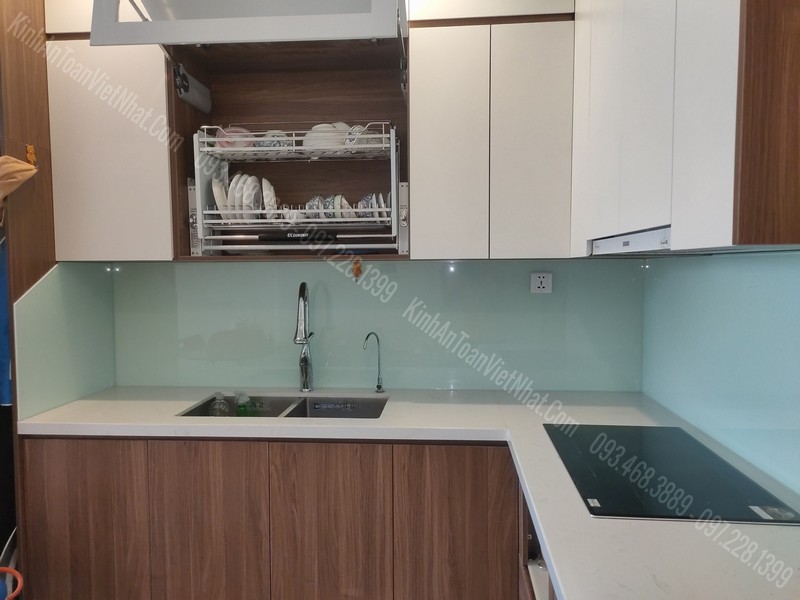 CTTB Kính Bếp Màu Trắng Xanh tại Khương Mai - Thanh Xuân