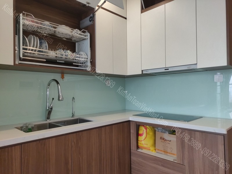 CTTB Kính Bếp Màu Trắng Xanh tại Khương Mai - Thanh Xuân