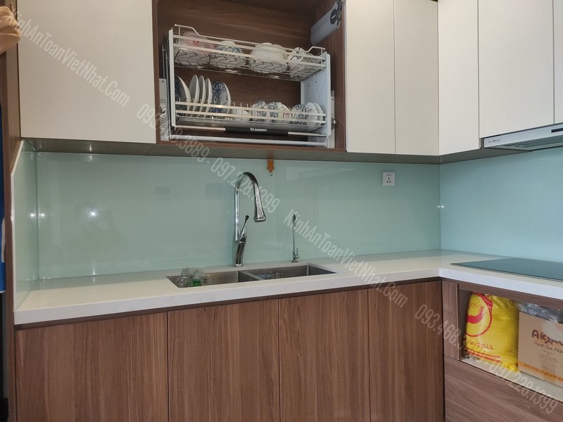 CTTB Kính Bếp Màu Trắng Xanh tại Khương Mai - Thanh Xuân