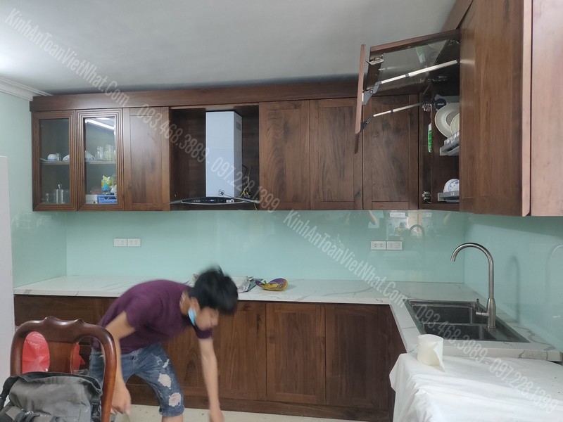 CTTB Kính Bếp Màu Trắng Xanh tại Mai Dịch - Cầu Giấy