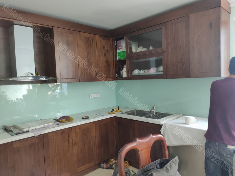 CTTB Kính Bếp Màu Trắng Xanh tại Mai Dịch - Cầu Giấy