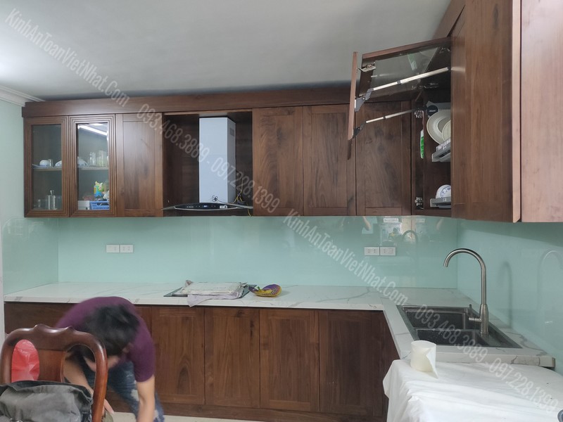 CTTB Kính Bếp Màu Trắng Xanh tại Mai Dịch - Cầu Giấy