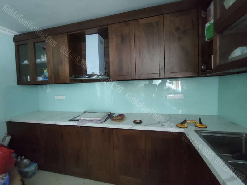 CTTB Kính Bếp Màu Trắng Xanh tại Mai Dịch - Cầu Giấy