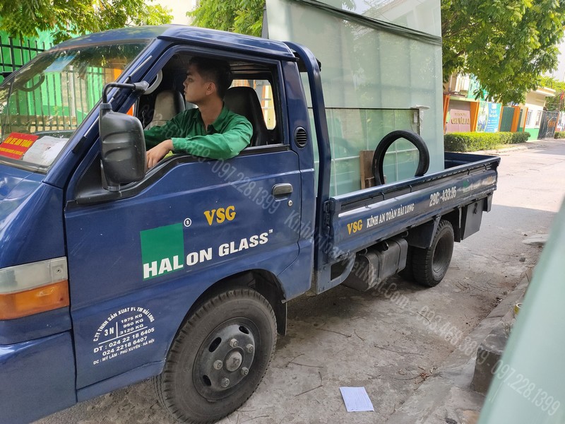 CTTB Kính Bếp Màu Trắng Xanh tại Mai Dịch - Cầu Giấy