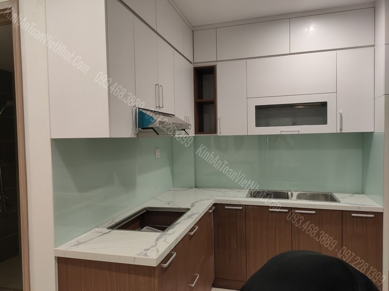 CTTB Kính Bếp Màu Trắng Xanh tại Liên Mạc - Từ Liêm