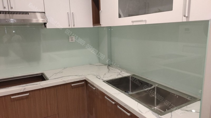 CTTB Kính Bếp Màu Trắng Xanh tại Liên Mạc - Từ Liêm