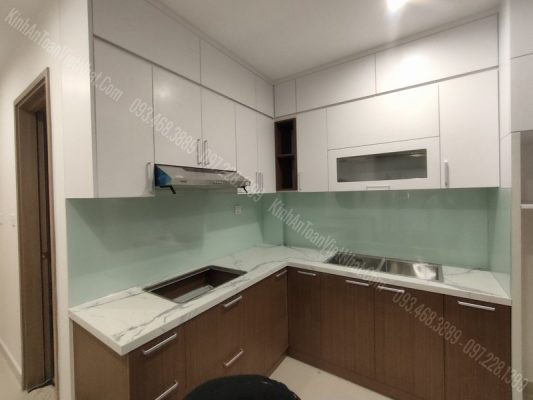 CTTB Kính Bếp Màu Trắng Xanh tại Liên Mạc - Từ Liêm