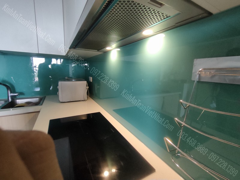 CTTB Kính Bếp Màu Xanh Ngọc tại Đội Cấn - Ba Đình
