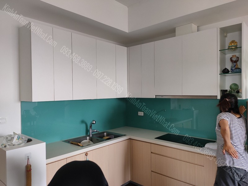 CTTB Kính Bếp Màu Xanh Ngọc tại Đội Cấn - Ba Đình