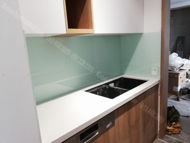 CTTB Kính Bếp Màu Trắng Sữa tại Đông Mỹ - Thanh Trì
