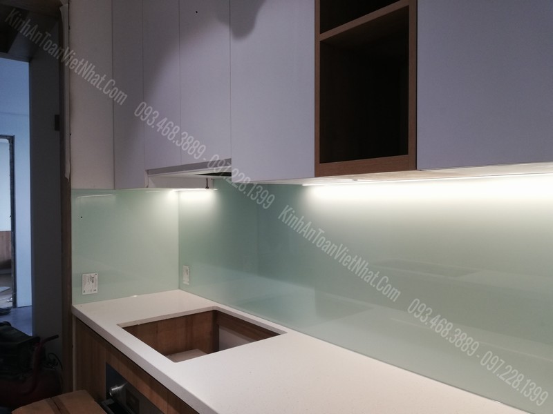 CTTB Kính Bếp Màu Trắng Sữa tại Đông Mỹ - Thanh Trì