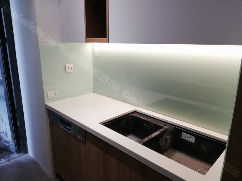 CTTB Kính Bếp Màu Trắng Sữa tại Đông Mỹ - Thanh Trì