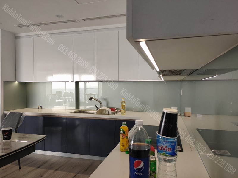 CTTB Kính Bếp Màu Nhũ Bạc tại Đại Kim - Hoàng Mai
