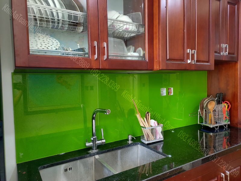 CTTB Kính Ốp Bếp Màu Xanh Non Kim Sa tại Nghĩa Đô - Cầu Giấy