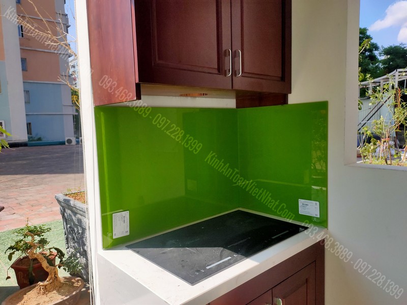CTTB Kính Ốp Bếp Màu Xanh Non Kim Sa tại Nghĩa Đô - Cầu Giấy