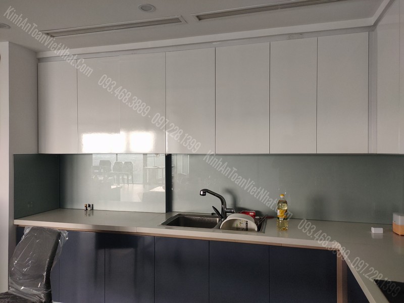 CTTB Kính Bếp Màu Nhũ Bạc tại Đại Kim - Hoàng Mai