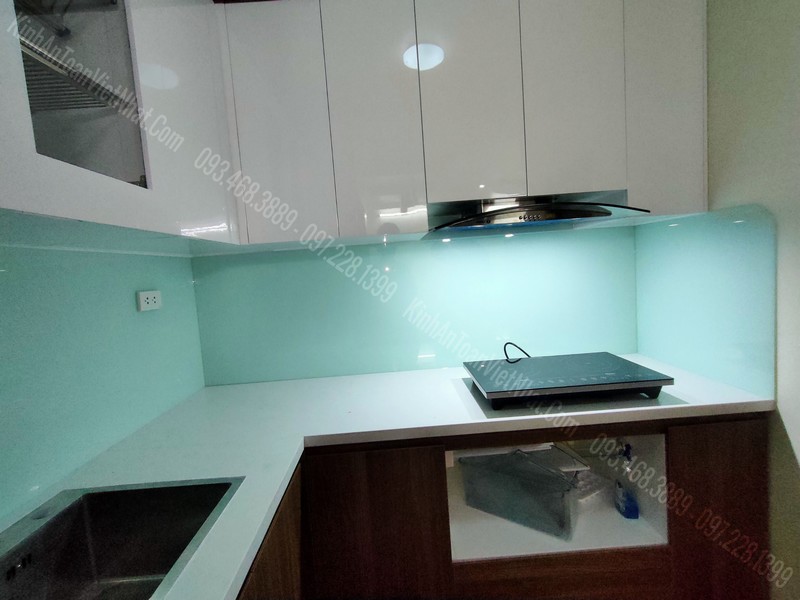 CTTB Kính Bếp Màu Trắng Xanh tại Khương Thượng - Đống Đa