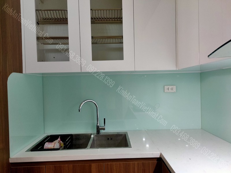 CTTB Kính Bếp Màu Trắng Xanh tại Khương Thượng - Đống Đa