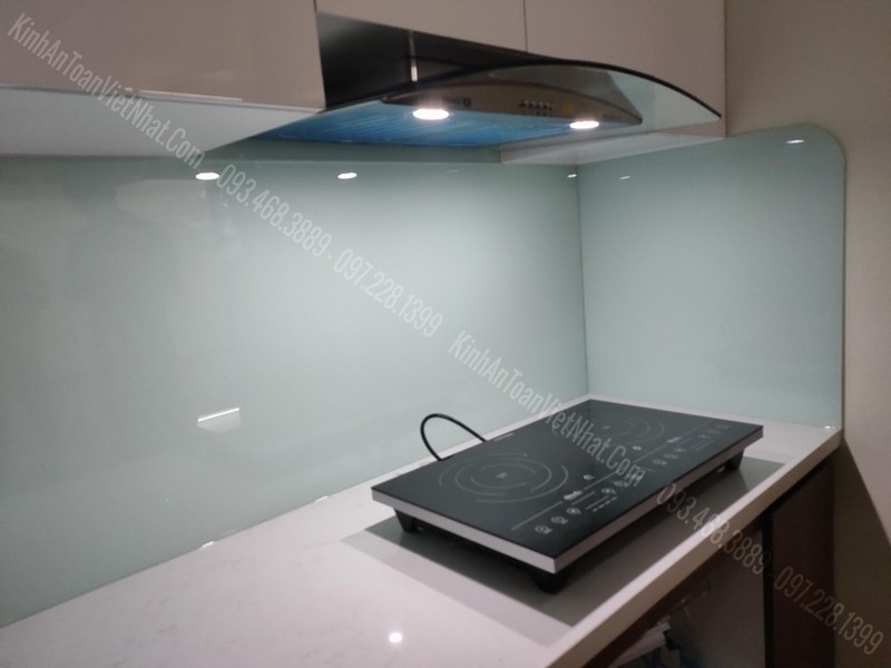 CTTB Kính Bếp Màu Trắng Xanh tại Khương Thượng - Đống Đa