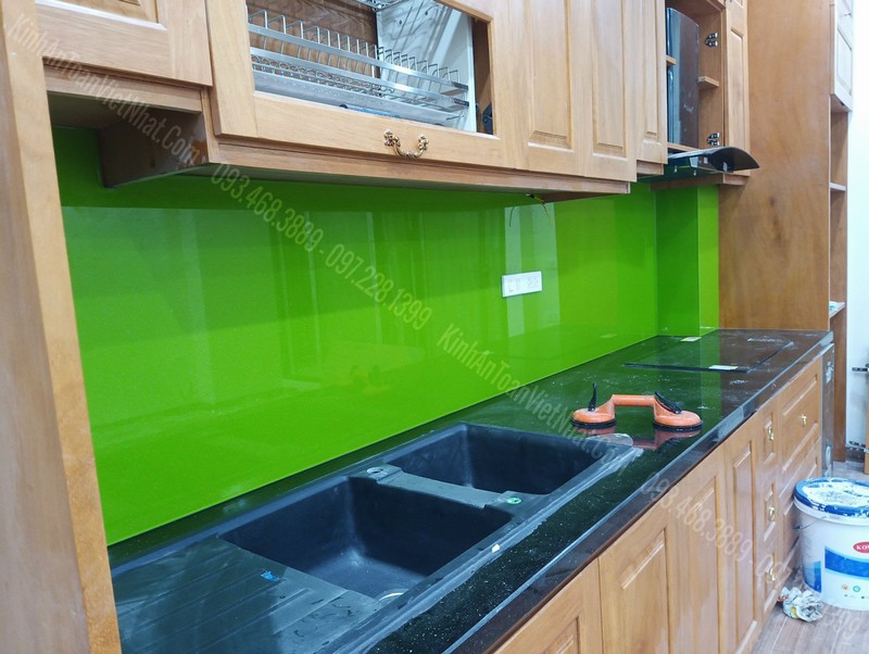 CTTB Kính Bếp Màu Xanh Non Kim Sa tại Cát Linh - Đống Đa